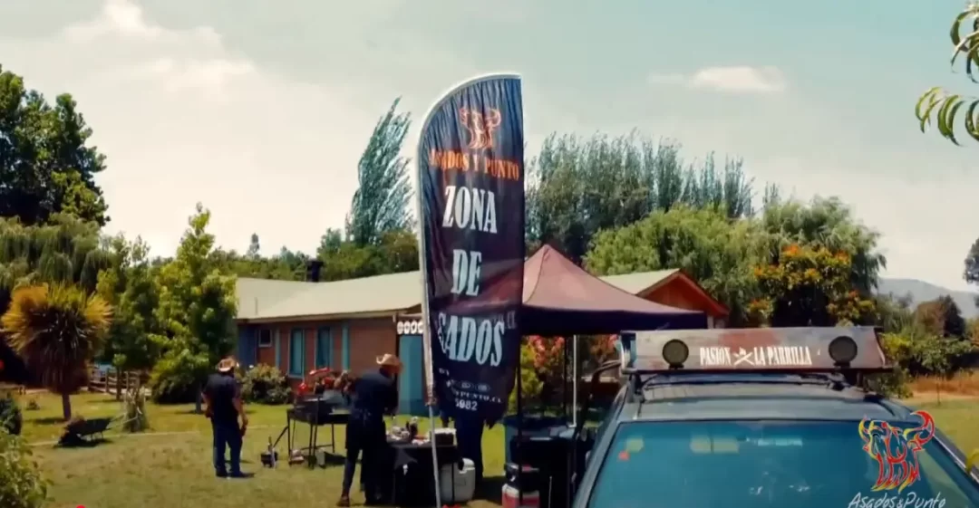 Evento premium de asados a domicilio con parrilla en vivo en Santiago
