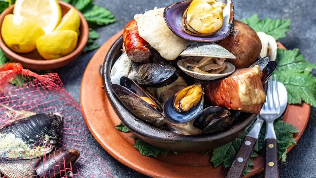 Pulmay con mariscos carnes y papas